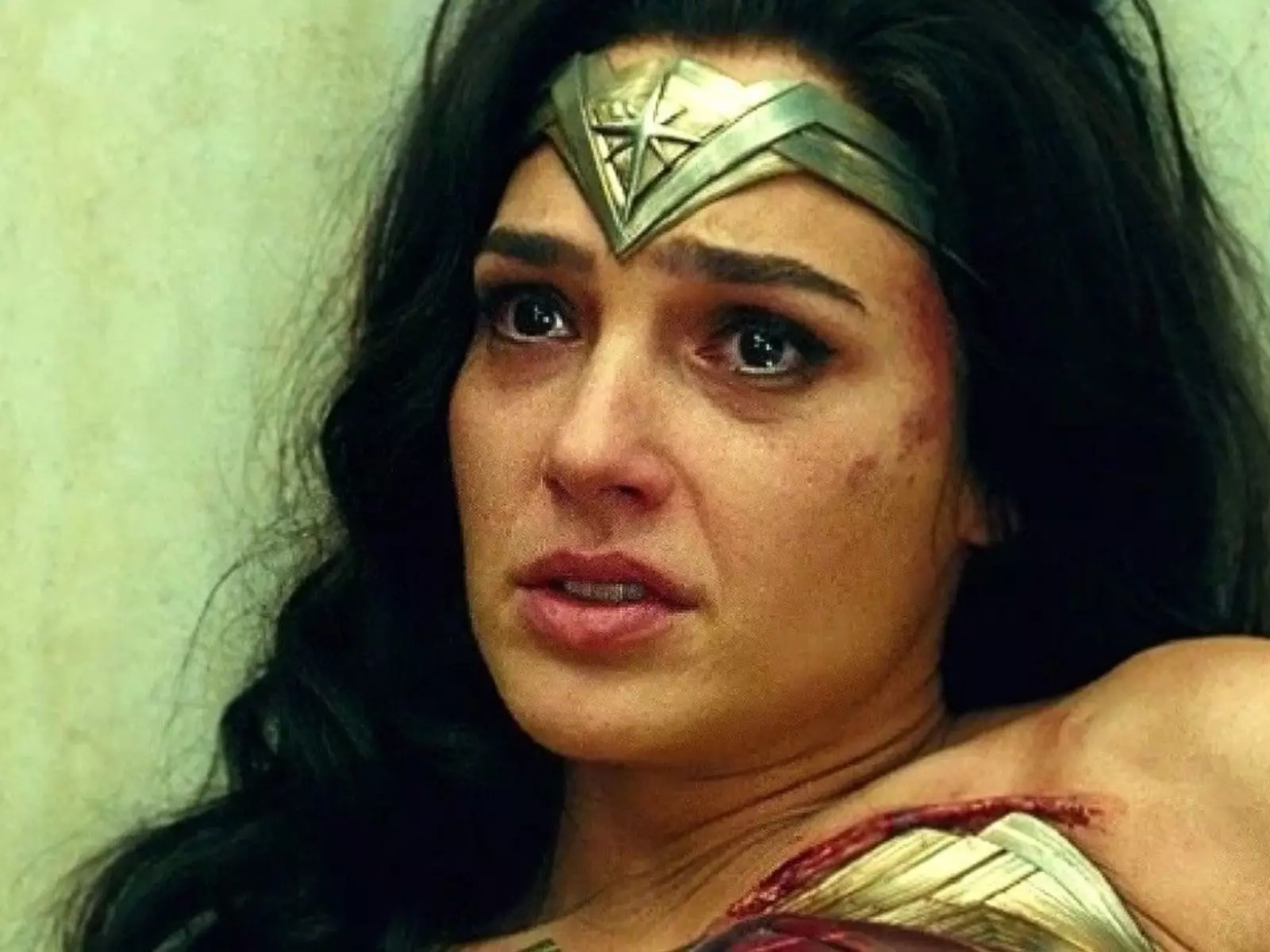 蓋兒加朵 Gal Gadot 《神力女超人 3》擱置不前，改行外送員賺外快？
