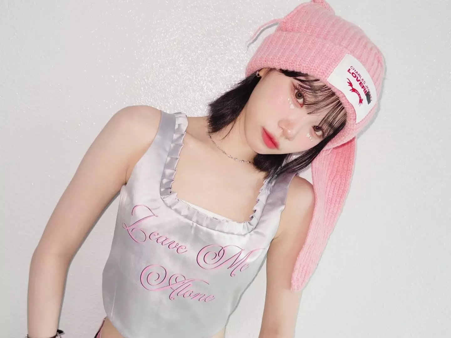 LE SSERAFIM 隊長「金采源」是實力女鞋頭，Travis Scott、Air Jordan 1 等全上腳！