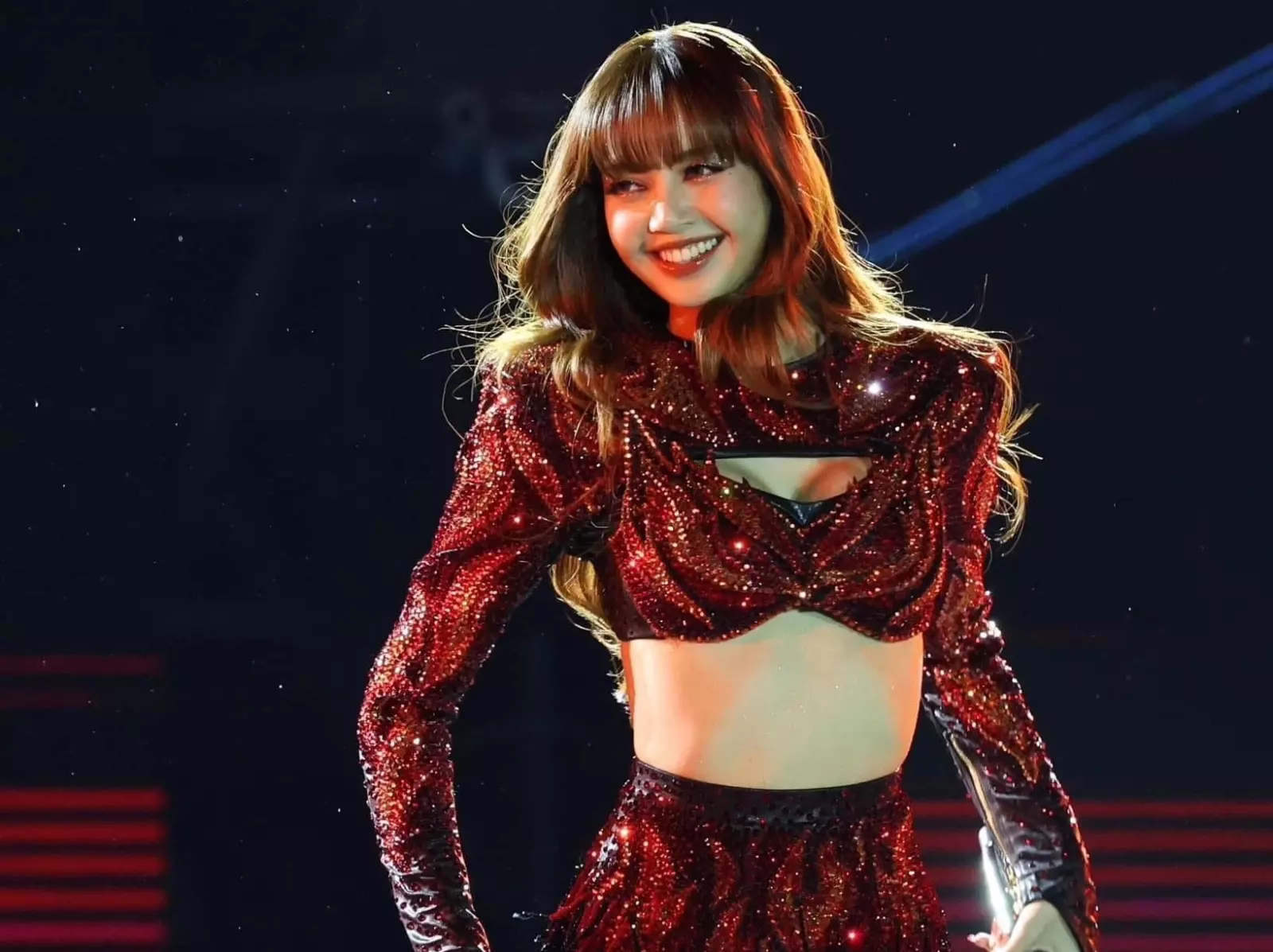 BLACKPINK Lisa 泰國跨年演出！緋聞男友 LVMH 三公子 Frédéric Arnault 愛相隨、見父母！
