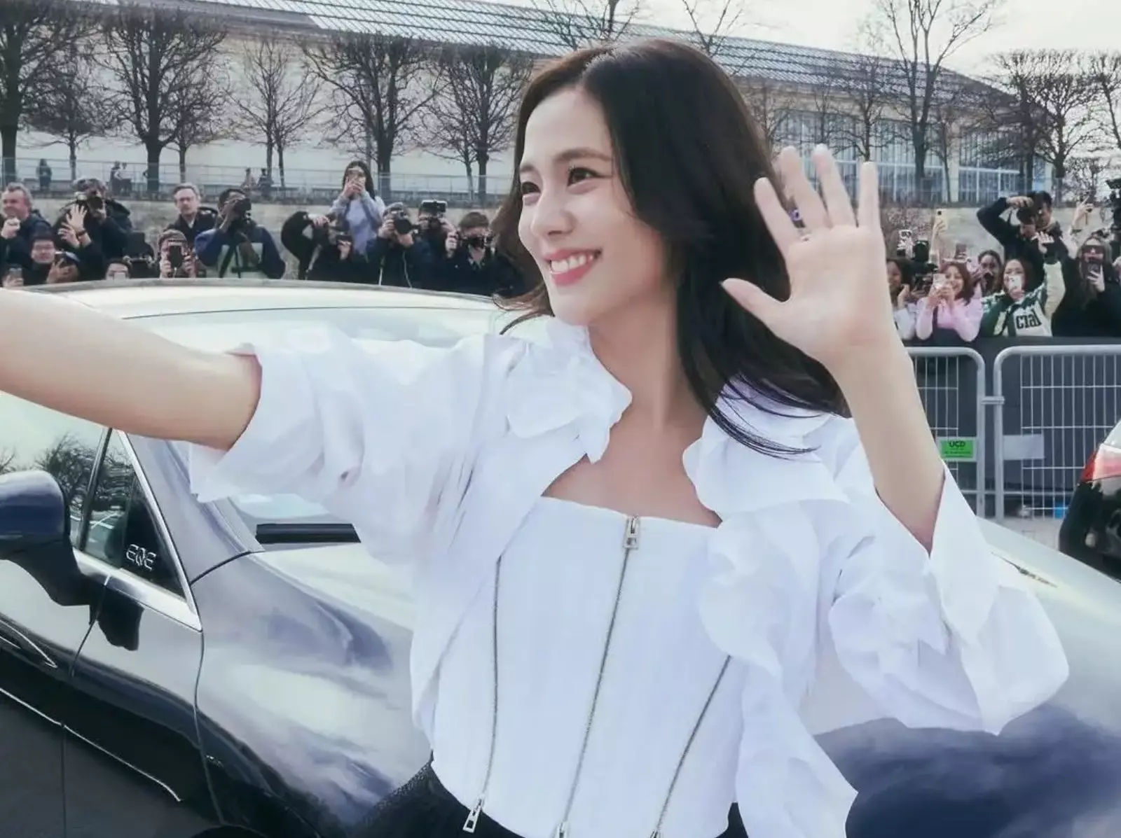 BLACKPINK Jisoo 身高 162 公分亮相巴黎時裝週 Dior 大秀！現場跳「手指舞」超寵粉！